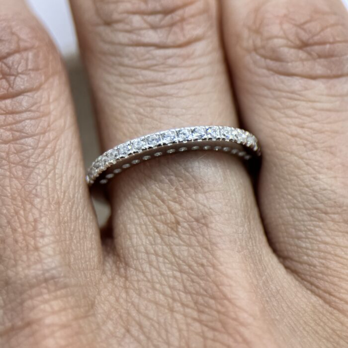 Anillo medio cintillo